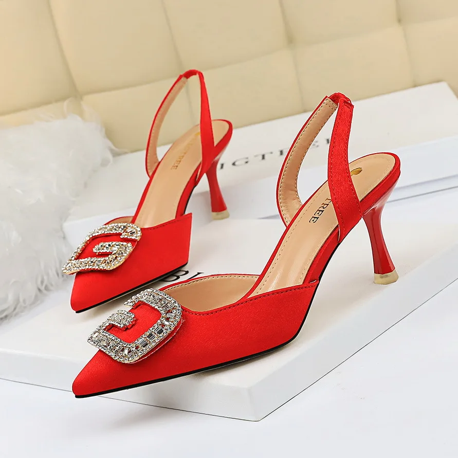 2021 New Ladies High Heels Hollow Surface Velvet Shallow Toe Sandals with Metal Buckle Rhinestone Buckle Sandals Women Sandals
2021 New Ladies High Heels Hollow Surface Velvet Shallow Toe Sandals with Metal Buckle Rhinestone Buckle Sandals Women Sandals