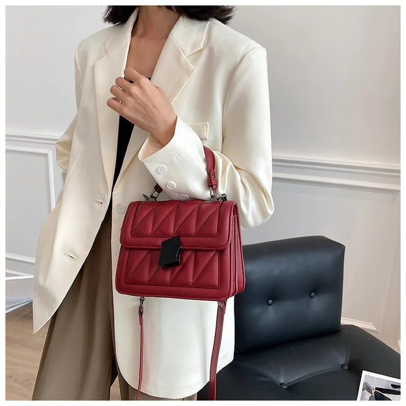 Korean Version of The Net Red Portable Small Square Bag Women's Bag 2020 New Trendy Fashion Chain Shoulder Messenger Bag
Korean Version of The Net Red Portable Small Square Bag Women's Bag 2020 New Trendy Fashion Chain Shoulder Messenger Bag
