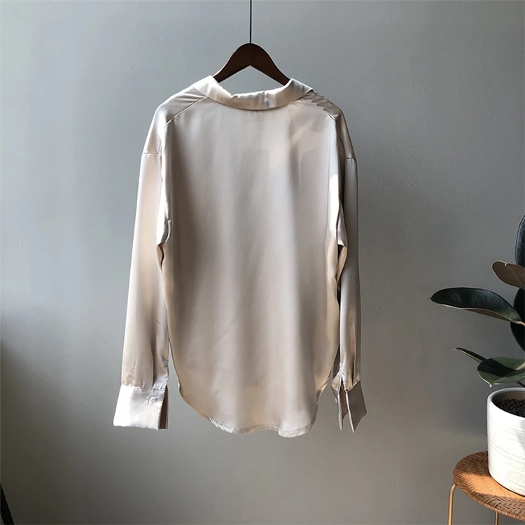 YOCALOR New 2020 Women Spring Autumn Satin Blouse Shirts Casual 4 Colors Oversize Fashionable Office Lady Wild Tops
YOCALOR New 2020 Women Spring Autumn Satin Blouse Shirts Casual 4 Colors Oversize Fashionable Office Lady Wild Tops