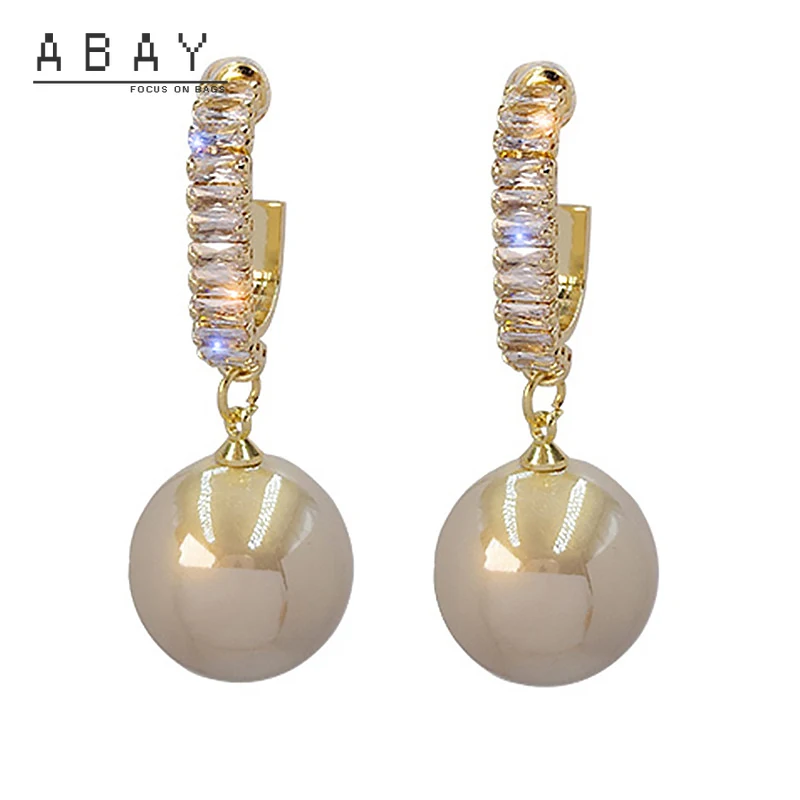 S925 Silver Needle Zircon Pearl Earrings Women New Fashion Simple Temperament Retro Design Ear Pendant Female Wholesale Trend
S925 Silver Needle Zircon Pearl Earrings Women New Fashion Simple Temperament Retro Design Ear Pendant Female Wholesale Trend