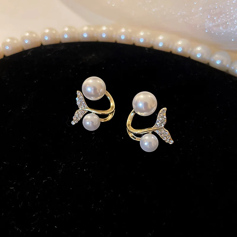 Korean Fashion Crystal Fishtail Stud Earrings For Women Jewelry Trendy Simulated Pearl Women's Earrings Piercing Accessories 
Korean Fashion Crystal Fishtail Stud Earrings For Women Jewelry Trendy Simulated Pearl Women's Earrings Piercing Accessories