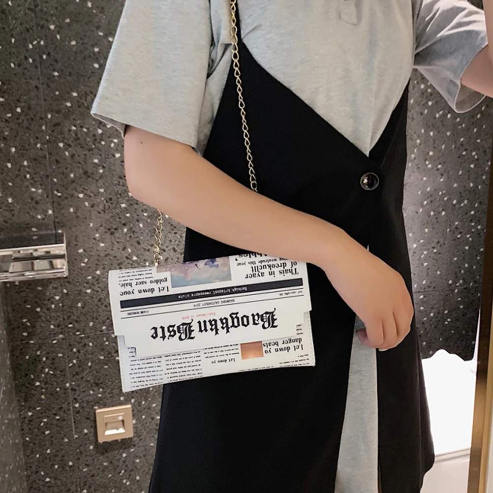 Women's Newspaper Printing Design Bag Chain Retro fashion Waterproof Eye-catching Newspaper Envelope Clutch for Dating Shopping
Women's Newspaper Printing Design Bag Chain Retro fashion Waterproof Eye-catching Newspaper Envelope Clutch for Dating Shopping