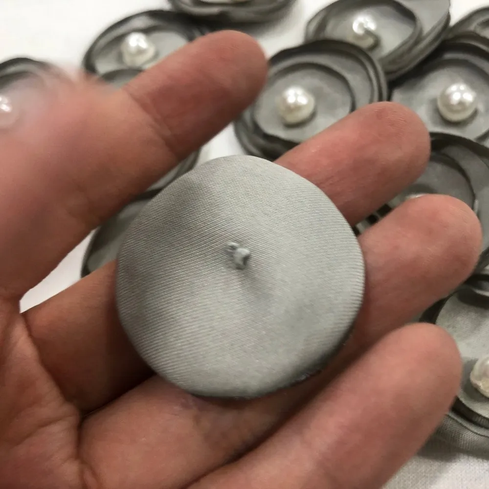 3cm Grey Poppy fabric satin burned with pearl hand sewed Artificial Flowers For garment everning dress foral patches
3cm Grey Poppy fabric satin burned with pearl hand sewed Artificial Flowers For garment everning dress foral patches