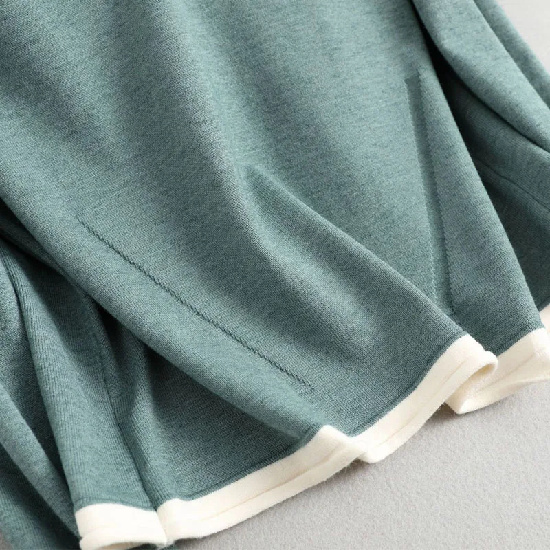 Autumn and winter women's sweater casual solid color V-neck long-sleeved fake two-piece sweater
Autumn and winter women's sweater casual solid color V-neck long-sleeved fake two-piece sweater