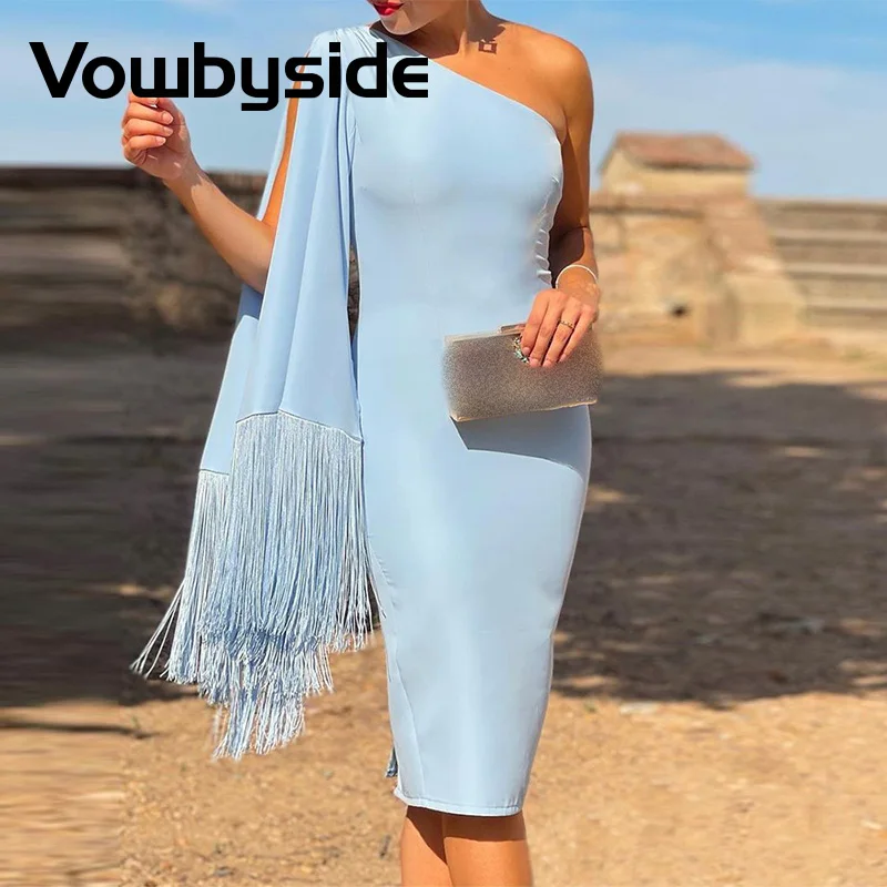 Платье с кисточками на одно плечо
Платье с кисточками на одно плечо