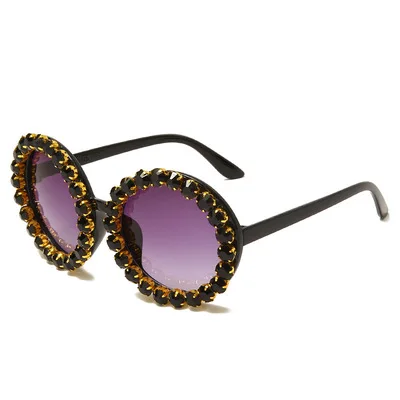 Vintage Sunglasses For Couples Lover Exaggerated Sunglasses Tide Diamond Metal European And American Sunshade Mirror 2021 Style 
Vintage Sunglasses For Couples Lover Exaggerated Sunglasses Tide Diamond Metal European And American Sunshade Mirror 2021 Style