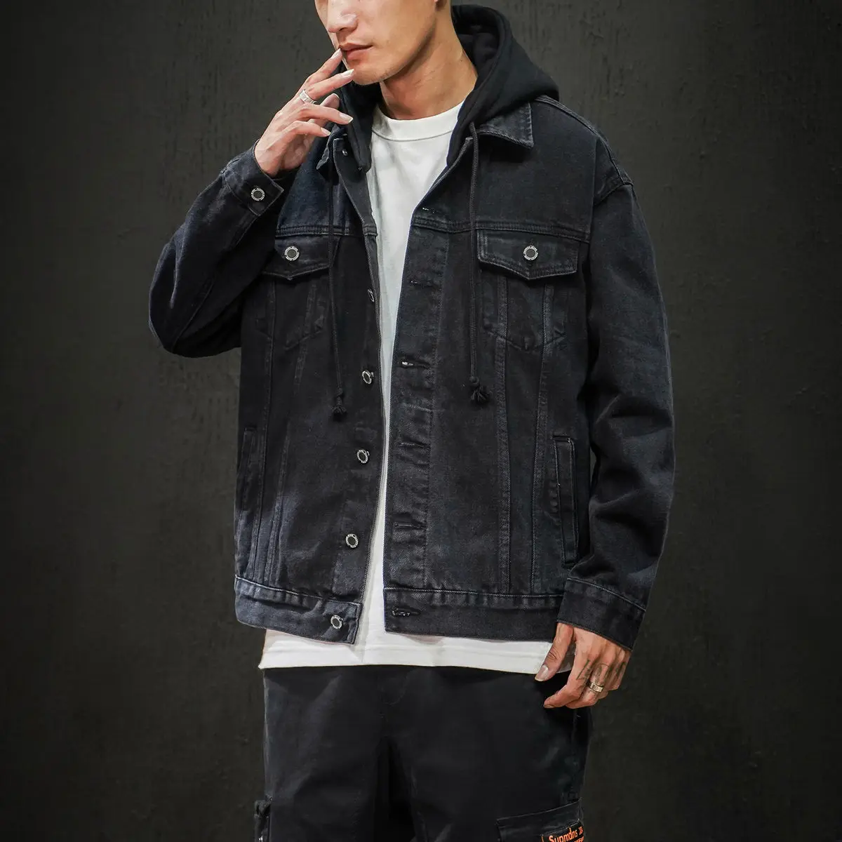 Japanese new tooling spring and autumn loose hooded solid color casual trendy men's denim clothes
Japanese new tooling spring and autumn loose hooded solid color casual trendy men's denim clothes