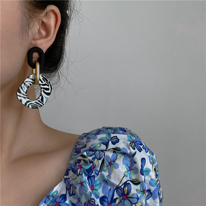 Minar Fashion Black White Contrast Color Arcylic Earrings for Women Girls Square Geometric Drop Dangle Earrings Pendientes
Minar Fashion Black White Contrast Color Arcylic Earrings for Women Girls Square Geometric Drop Dangle Earrings Pendientes
