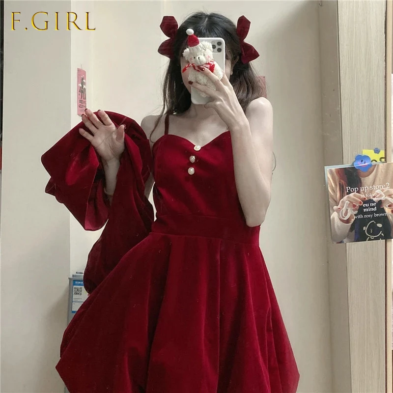 French velvet spaghetti dress female spring and winter new style black dress Slim A-line short dresses with free shawl 2pcs set
French velvet spaghetti dress female spring and winter new style black dress Slim A-line short dresses with free shawl 2pcs set