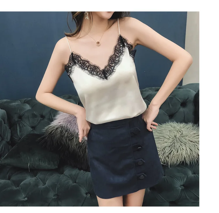 Silk suspenders wearing a small vest female summer eyelashes lace V-neck chiffon loose bottoming shirt
Silk suspenders wearing a small vest female summer eyelashes lace V-neck chiffon loose bottoming shirt