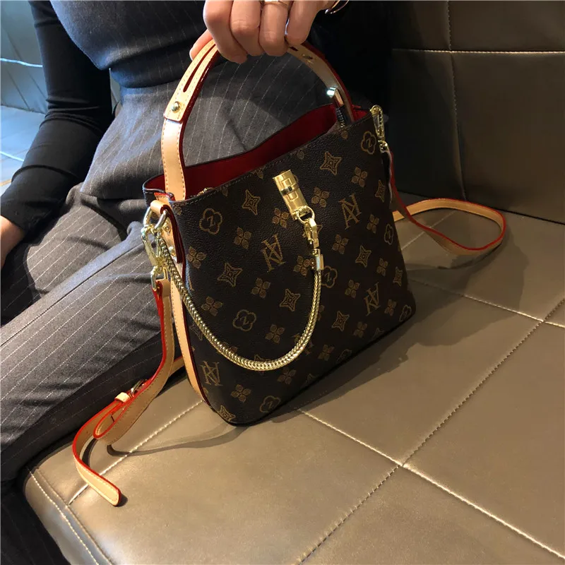 Genuine Leather Bucket Bags for Women New Famous Louis Brand Handbag Women Bag Designer Ladies Fashionable Purse Grand Sac Femme 
Genuine Leather Bucket Bags for Women New Famous Louis Brand Handbag Women Bag Designer Ladies Fashionable Purse Grand Sac Femme