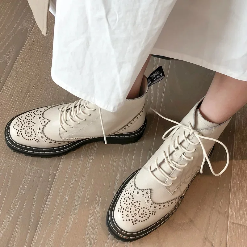 Женские ажурные ботинки из натуральной кожи, на платформе, с цветами
Женские ажурные ботинки из натуральной кожи, на платформе, с цветами