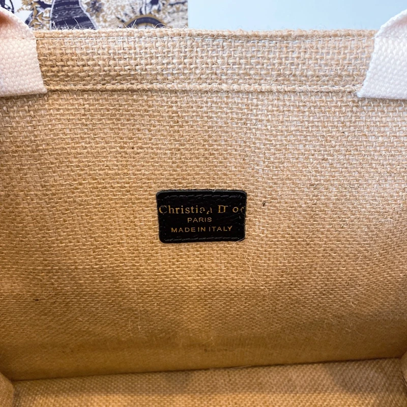 DR Handbag Luxury Designer Women's Fashion 2021 Leather Bag High Quality Shopping Bag
DR Handbag Luxury Designer Women's Fashion 2021 Leather Bag High Quality Shopping Bag