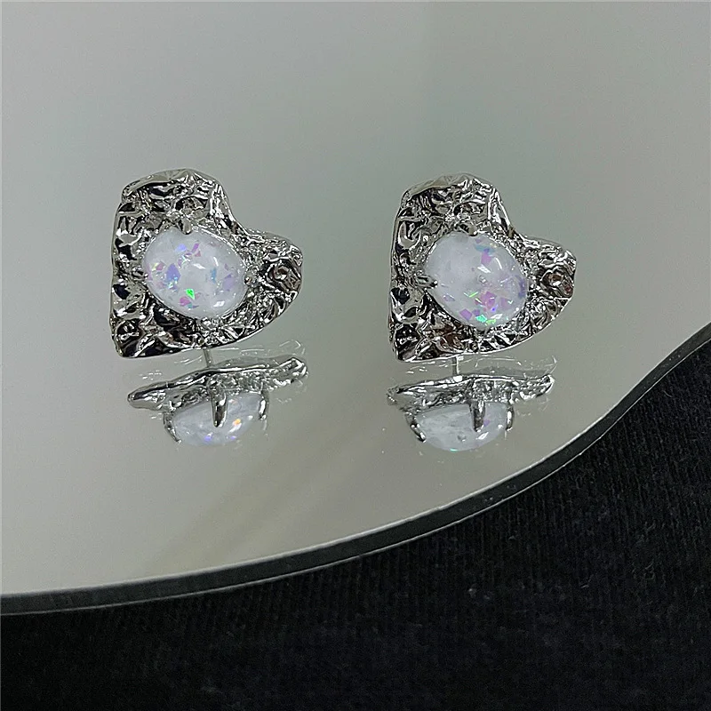 HANGZHI 2021 NEW Retro color heart-shaped tin foil love ear studs personalized ladies and girls fashion jewelry gifts
HANGZHI 2021 NEW Retro color heart-shaped tin foil love ear studs personalized ladies and girls fashion jewelry gifts