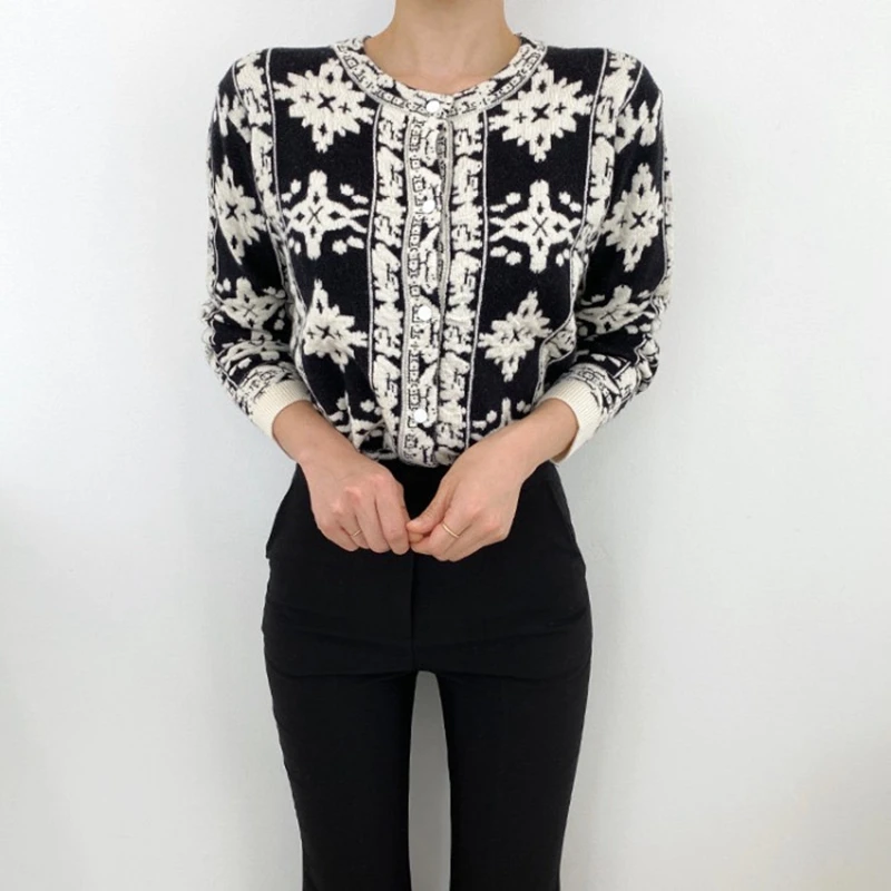 Autumn And Winter Cardigan Sweater Coat Heavy Industry Embroidery Flowers Round Neck Single-breasted Knitted Sweater Outer Top
Autumn And Winter Cardigan Sweater Coat Heavy Industry Embroidery Flowers Round Neck Single-breasted Knitted Sweater Outer Top
