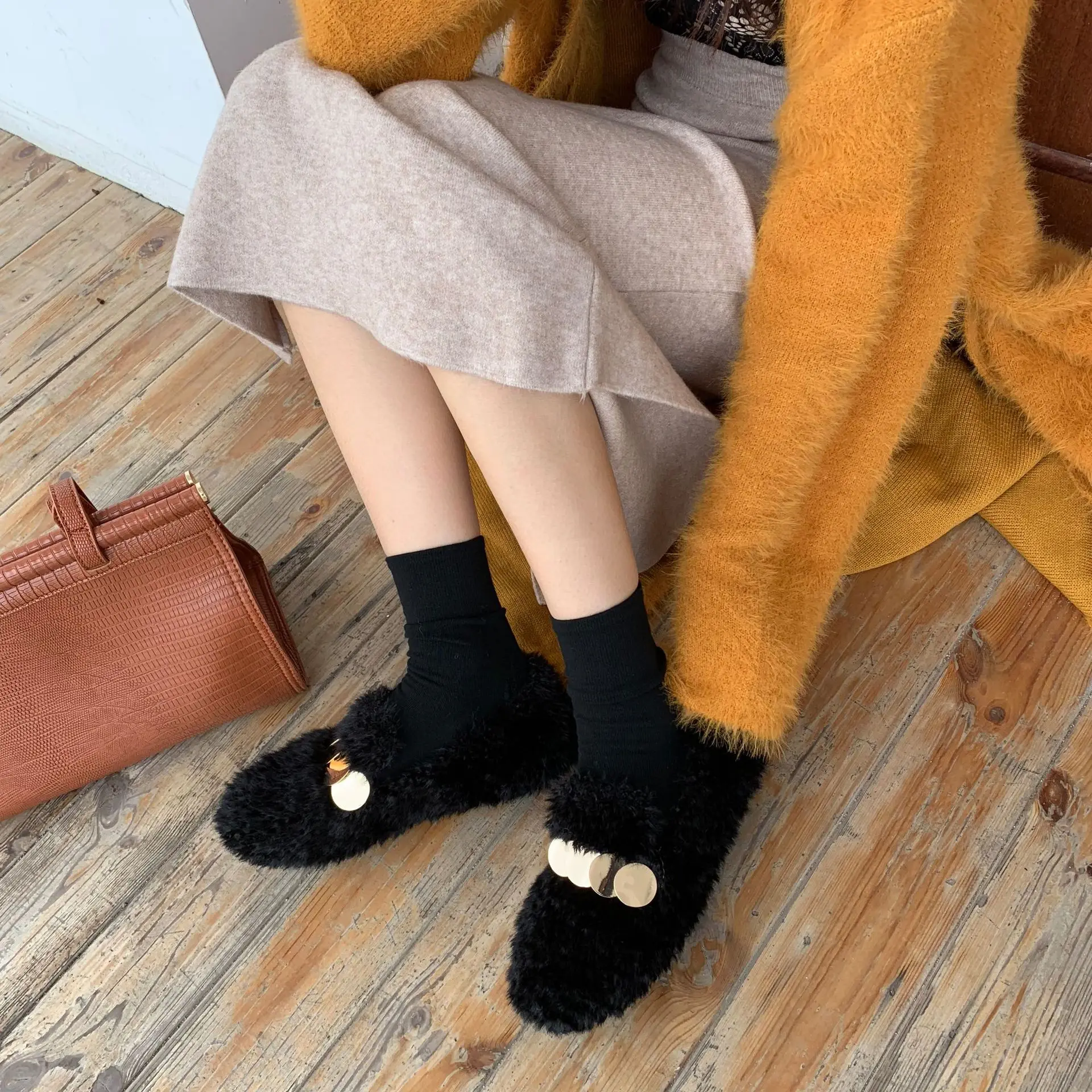 Winter Shoes Women Casual Female Sneakers Shallow Mouth Loafers Fur Round Toe Flats Modis All-Match Moccasin Dress 2021 New Fash
Winter Shoes Women Casual Female Sneakers Shallow Mouth Loafers Fur Round Toe Flats Modis All-Match Moccasin Dress 2021 New Fash