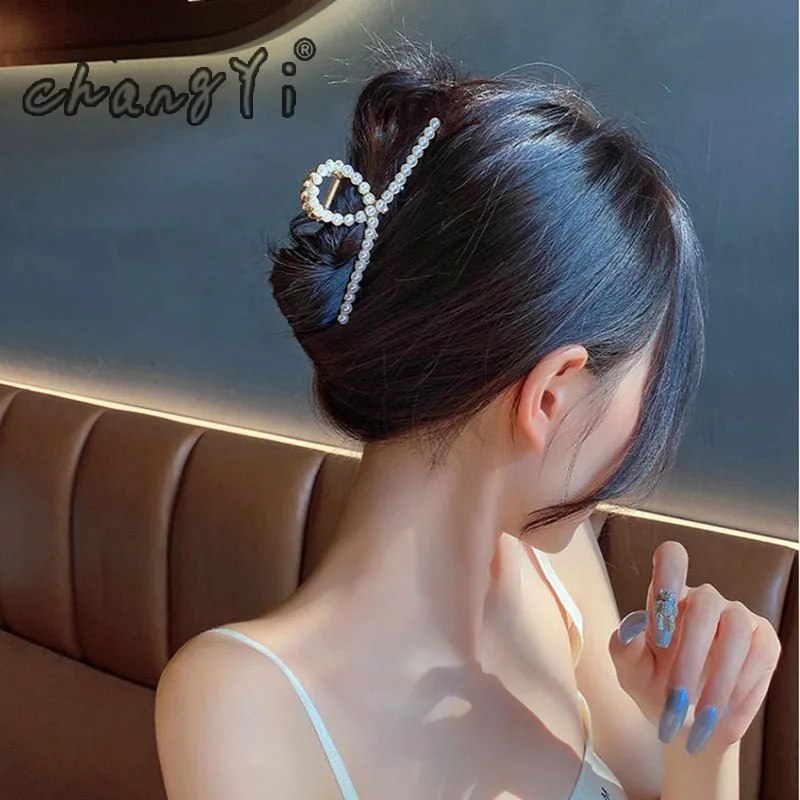 ChangYi 2021 Trend Elegant Pearls Beads Hair Claws for Women Shiny Crystal Rhinestone Hair Clips Sweet Hair Accessories
ChangYi 2021 Trend Elegant Pearls Beads Hair Claws for Women Shiny Crystal Rhinestone Hair Clips Sweet Hair Accessories
