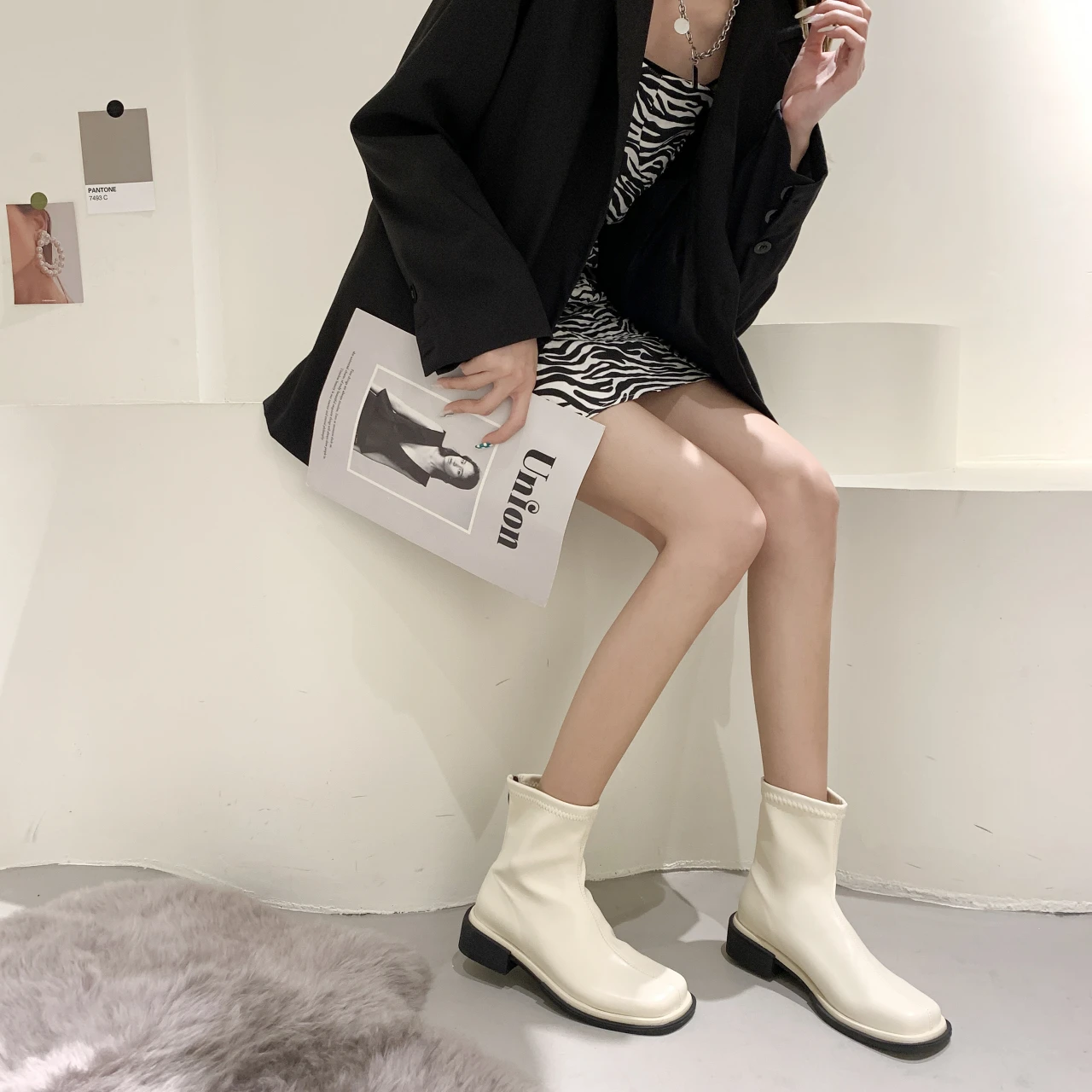 thick with ankle boots female 2021 autumn winter new retro fashion sexy Women's shoes back zipper British ladies boots
thick with ankle boots female 2021 autumn winter new retro fashion sexy Women's shoes back zipper British ladies boots