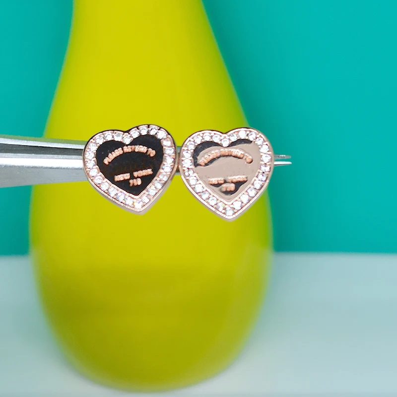 Ladies temperament heart brand cut edge zircon earrings S925 sterling silver original brand high quality jewelry logo gift
Ladies temperament heart brand cut edge zircon earrings S925 sterling silver original brand high quality jewelry logo gift