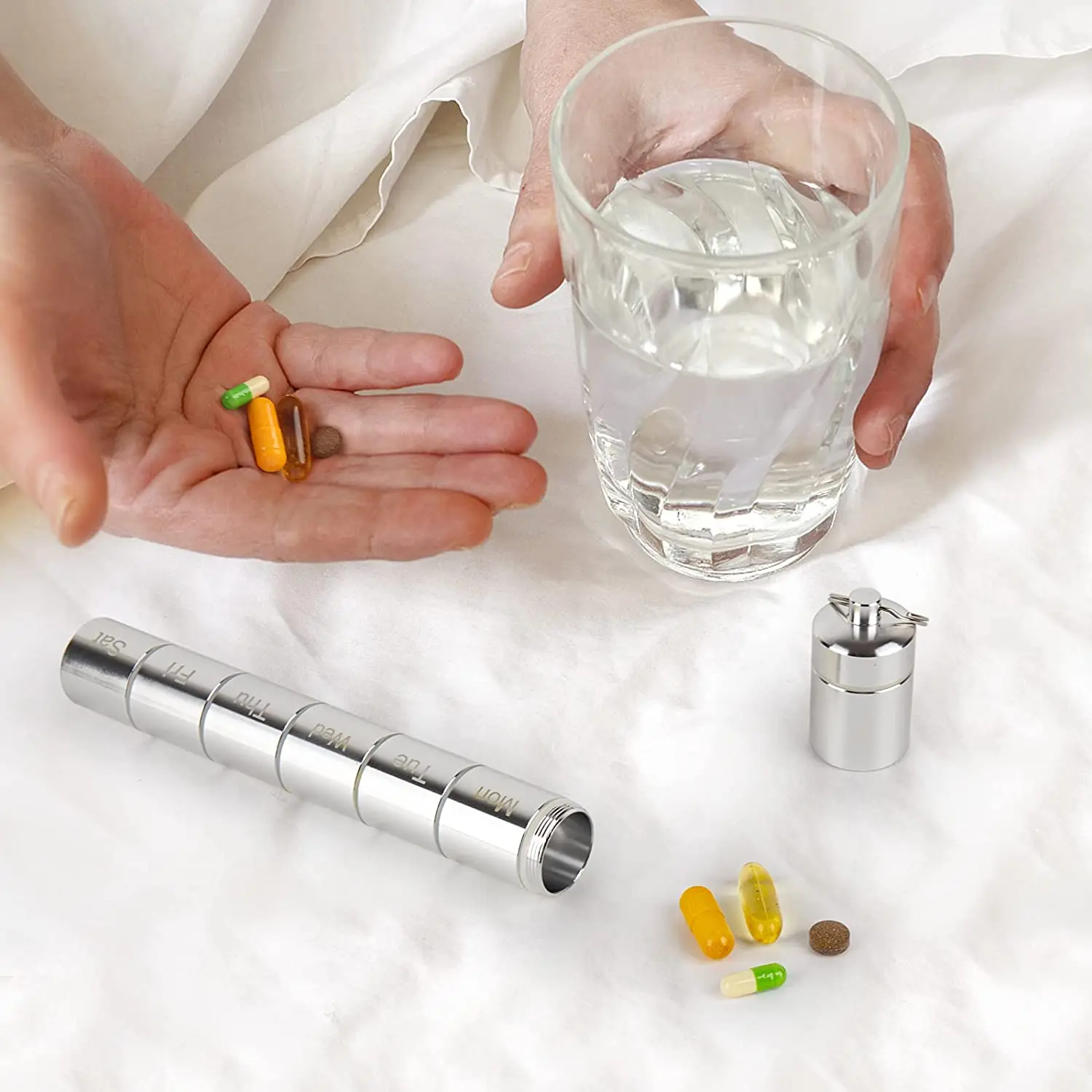 Metal Pill Box Organizer 7 Day Pill Organizer Waterproof Emergency Keychain Pill Holder Medicine Case Daily Pill Dispenser
Metal Pill Box Organizer 7 Day Pill Organizer Waterproof Emergency Keychain Pill Holder Medicine Case Daily Pill Dispenser