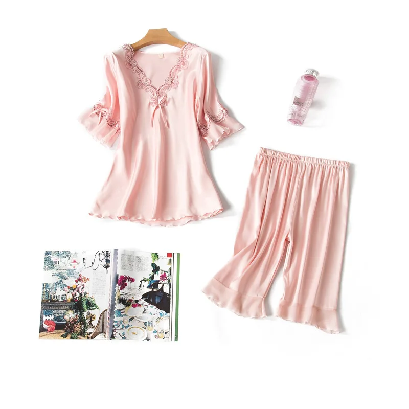 Autumn Sexy Pajamas Ms. Two Piece Suit Korean Version of the Viscose Fiber Loose and Plus-sized Leisure Tops
Autumn Sexy Pajamas Ms. Two Piece Suit Korean Version of the Viscose Fiber Loose and Plus-sized Leisure Tops