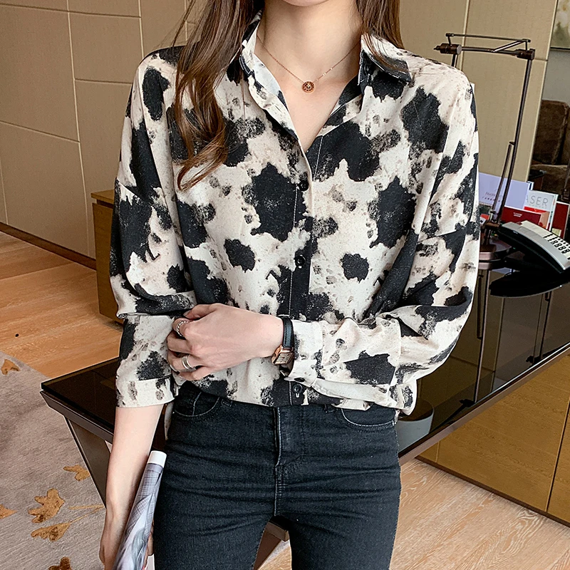 WChiffon Shirt Women Black and White Cow Pattern Long-sleeve 2021 Fall Fashion Women Button Up Polo-neck Shirts Female OL Shirts
WChiffon Shirt Women Black and White Cow Pattern Long-sleeve 2021 Fall Fashion Women Button Up Polo-neck Shirts Female OL Shirts