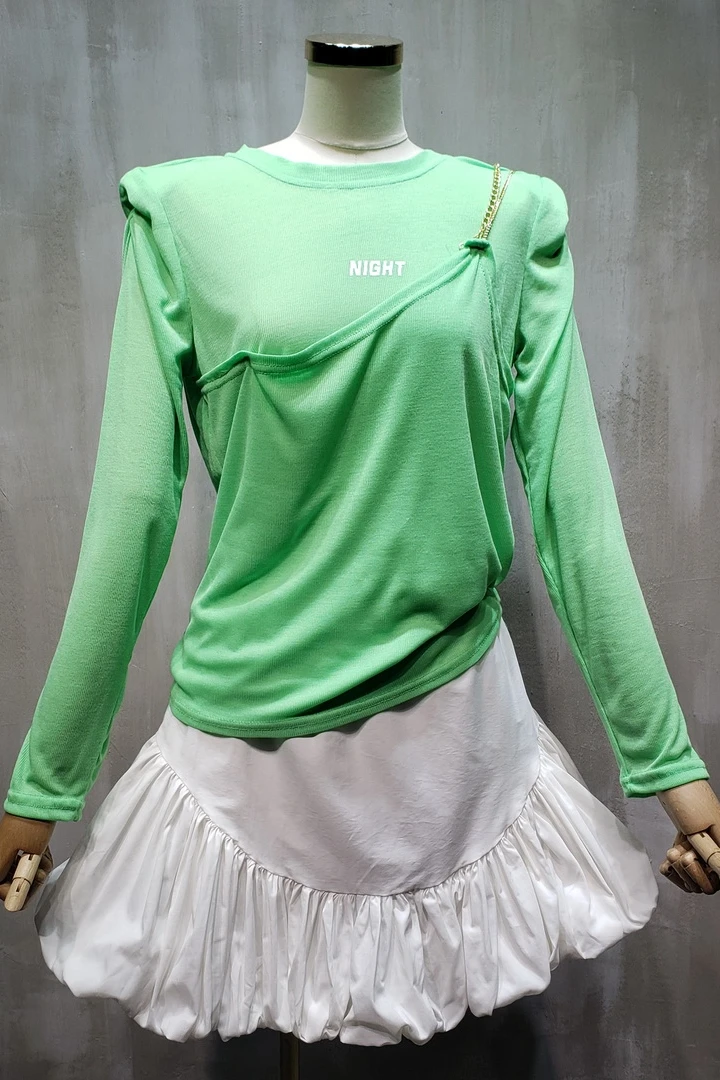 Korean Style Asymmetric Chain Fake Two-Piece Bright Green Spring Bottoming Long Sleeve Letters Sweet T-shirt New Women's
Korean Style Asymmetric Chain Fake Two-Piece Bright Green Spring Bottoming Long Sleeve Letters Sweet T-shirt New Women's