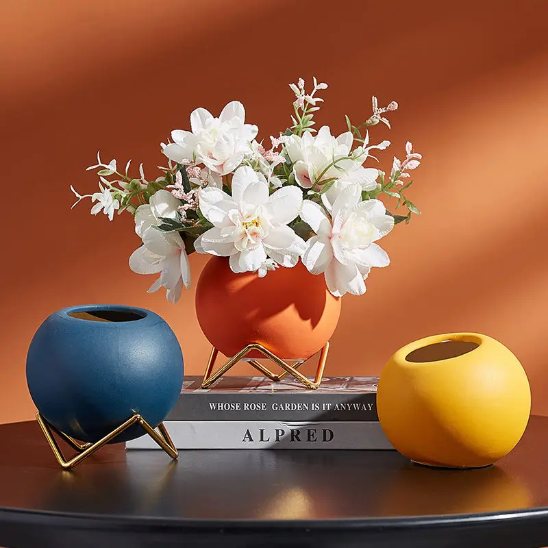 Nordic Home Decoration Vase Ceramic Flower Pot Room Decoration Desktop Ball Furnishings Wrought Iron Bracket Flower Arrangement
Nordic Home Decoration Vase Ceramic Flower Pot Room Decoration Desktop Ball Furnishings Wrought Iron Bracket Flower Arrangement