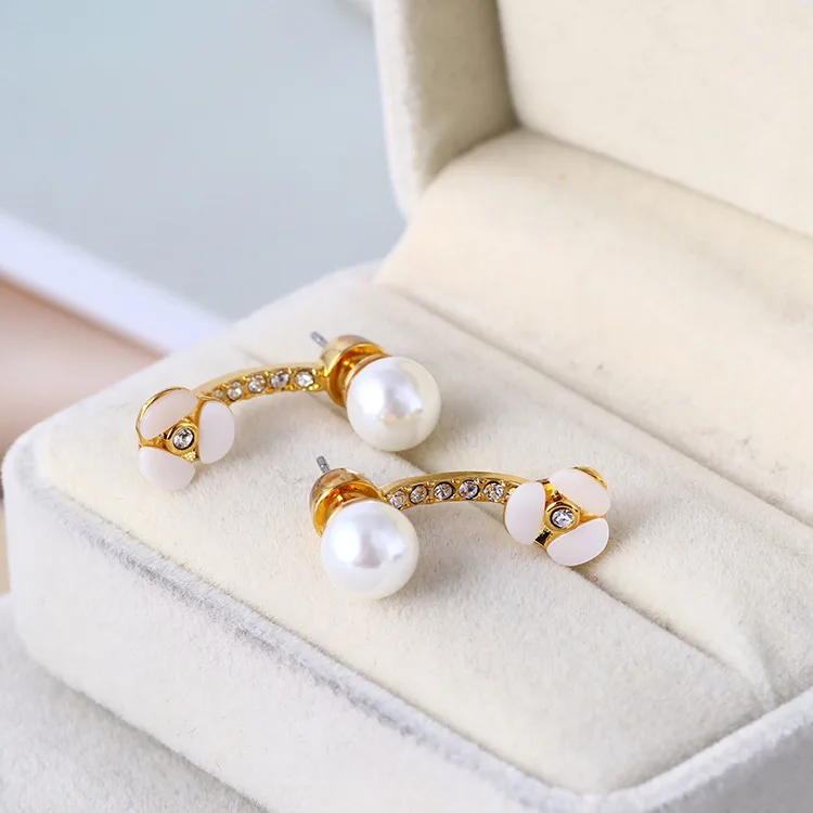 European and American Fashion Jewelry Wholesale Simple Inlaid Zircon Shell Floret Pearl Earrings Earrings 
European and American Fashion Jewelry Wholesale Simple Inlaid Zircon Shell Floret Pearl Earrings Earrings
