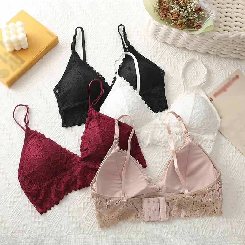 Women Bralette French Style Lace Bra Triangle Cup Lingerie Deep V Wireless Underwear Soft Thin Three-row Three-button Bra
Women Bralette French Style Lace Bra Triangle Cup Lingerie Deep V Wireless Underwear Soft Thin Three-row Three-button Bra