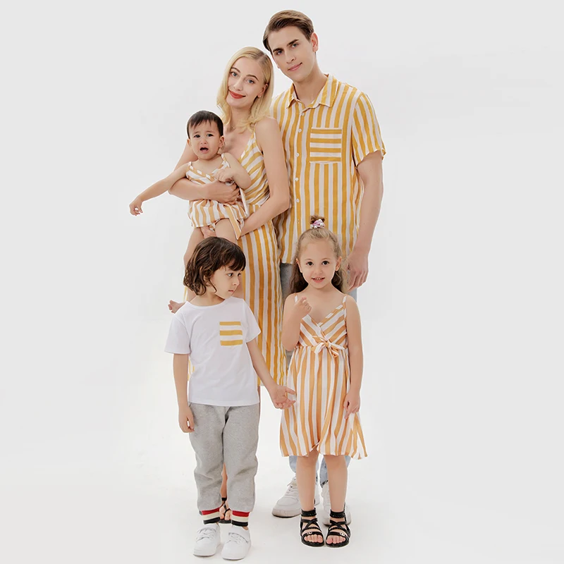 Mother And Daughter Dress Summer Family Matching Clothing Adult Kids Mom And Girl Dresses Baby Rompers Dad And Boys T-shirts
Mother And Daughter Dress Summer Family Matching Clothing Adult Kids Mom And Girl Dresses Baby Rompers Dad And Boys T-shirts