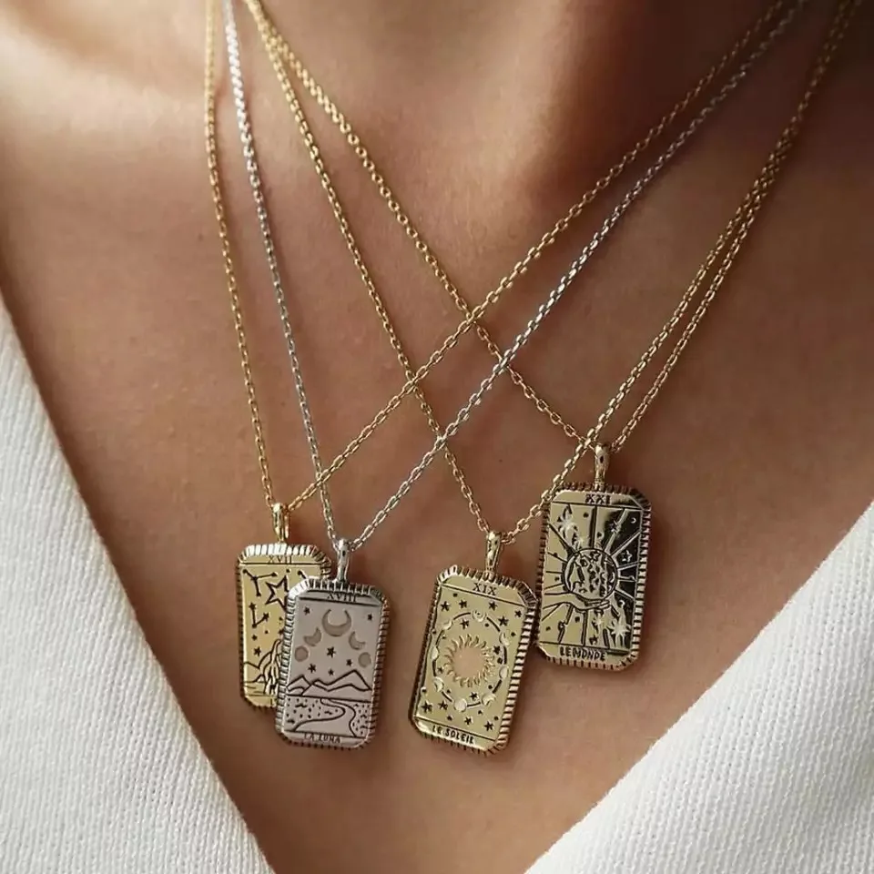 Creative Girl Colorful Enamel Tarot Pendant Men's and Women's Necklace Gold Plated Square Moon Sun World Couple Necklace Women
Creative Girl Colorful Enamel Tarot Pendant Men's and Women's Necklace Gold Plated Square Moon Sun World Couple Necklace Women