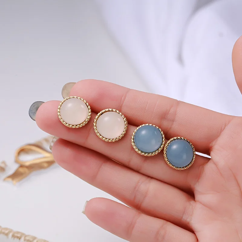 Fashion Vintage Round Stud Earring Baroque Jewelry Handmade Simple Earrings for Women Party Wedding
Fashion Vintage Round Stud Earring Baroque Jewelry Handmade Simple Earrings for Women Party Wedding