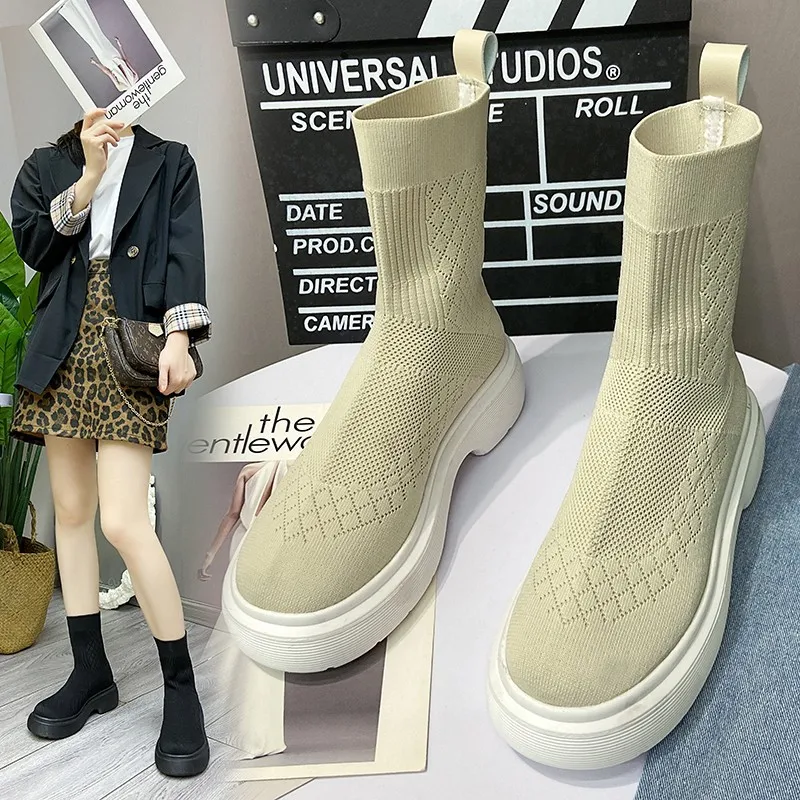 New 2021 Autumn Winter New Couple Socks Shoes Women Thick-soled Casual Large Size Net Red Knitted Short Boots Women Winter Boots
New 2021 Autumn Winter New Couple Socks Shoes Women Thick-soled Casual Large Size Net Red Knitted Short Boots Women Winter Boots
