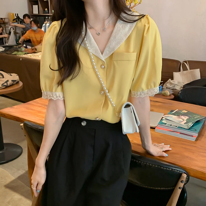 COIGARSAM French Style Patchwork Shirt Womens tops New Summer Lace Turn-down Collar Women shirts White Light Yellow 215
COIGARSAM French Style Patchwork Shirt Womens tops New Summer Lace Turn-down Collar Women shirts White Light Yellow 215