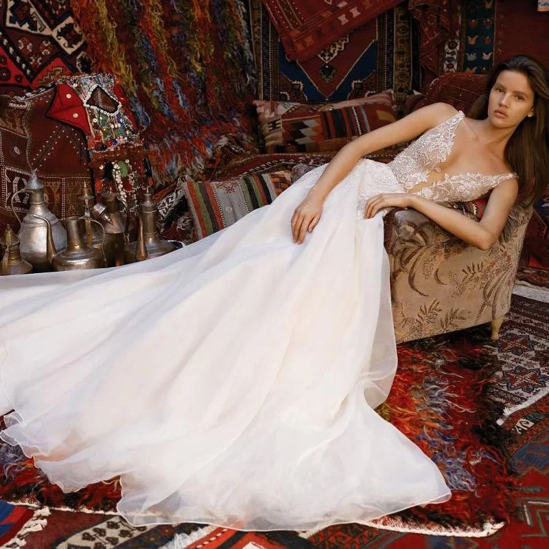 Простое длинное свадебное платье для невесты с глубоким V-образным вырезом, новинка 2020 года, Вечернее Платье Amanda, свадебные платья
Простое длинное свадебное платье для невесты с глубоким V-образным вырезом, новинка 2020 года, Вечернее Платье Amanda, свадебные платья