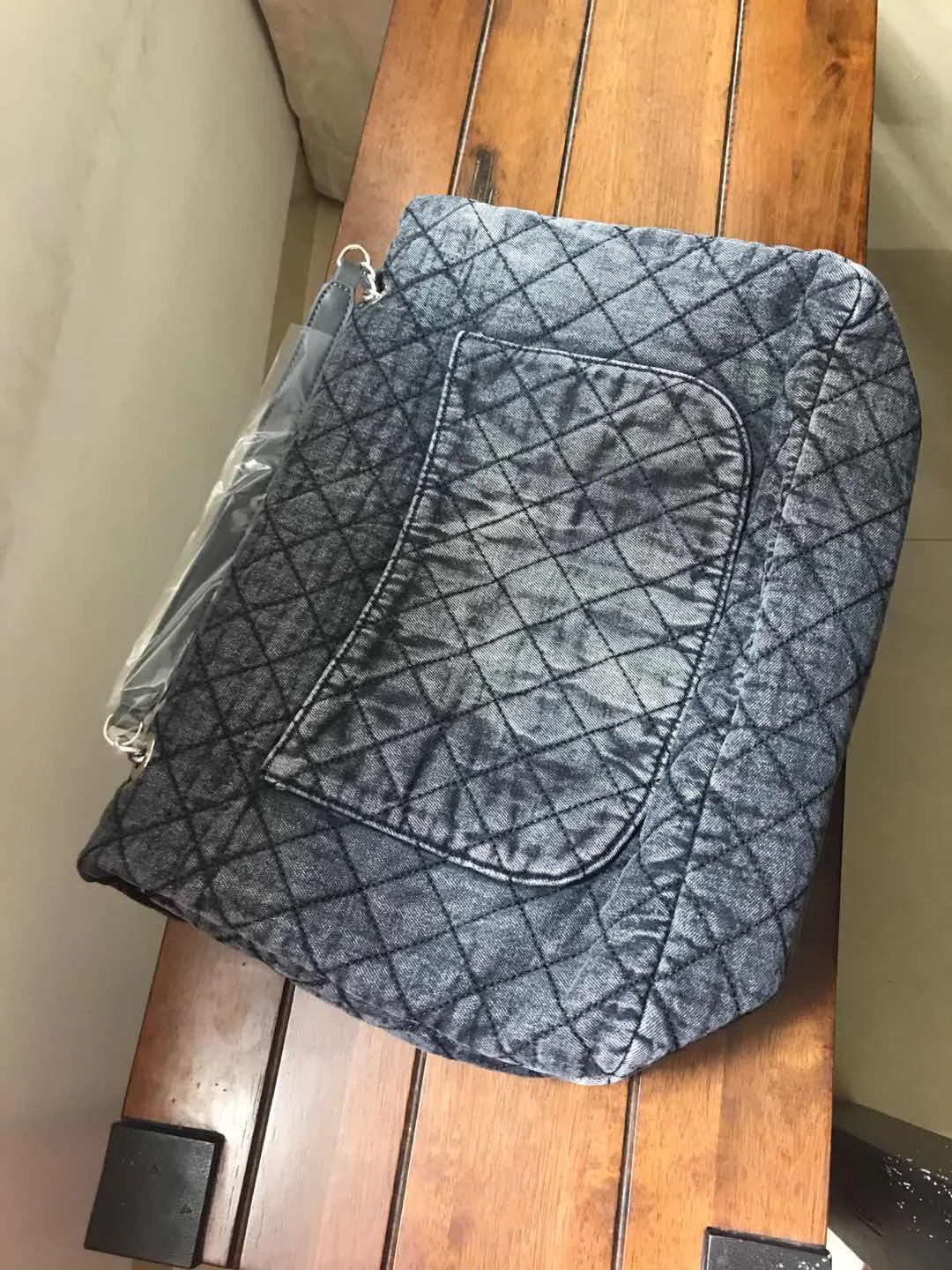 By H 2022 New Quilted Denim Crossbody Bags For Women Luxury Fashion Trends Chain Shoulder Handbags And Purses Bolsa Feminina
By H 2022 New Quilted Denim Crossbody Bags For Women Luxury Fashion Trends Chain Shoulder Handbags And Purses Bolsa Feminina