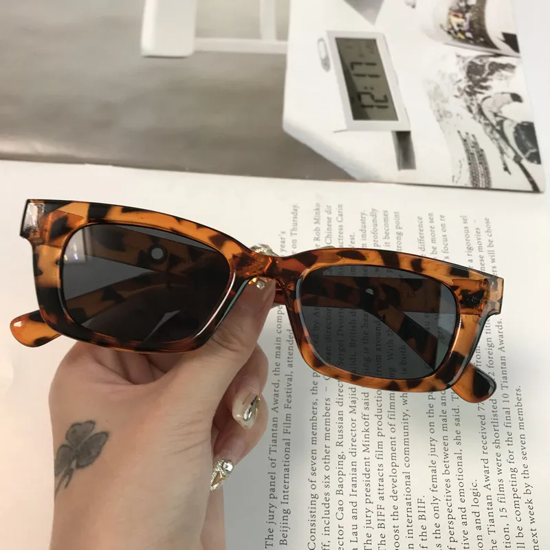 1PCs New Women Rectangle Vintage Sunglasses Brand Designer Retro Points Sun Glasses Female Lady Eyeglass Cat Eye Driver Goggles
1PCs New Women Rectangle Vintage Sunglasses Brand Designer Retro Points Sun Glasses Female Lady Eyeglass Cat Eye Driver Goggles