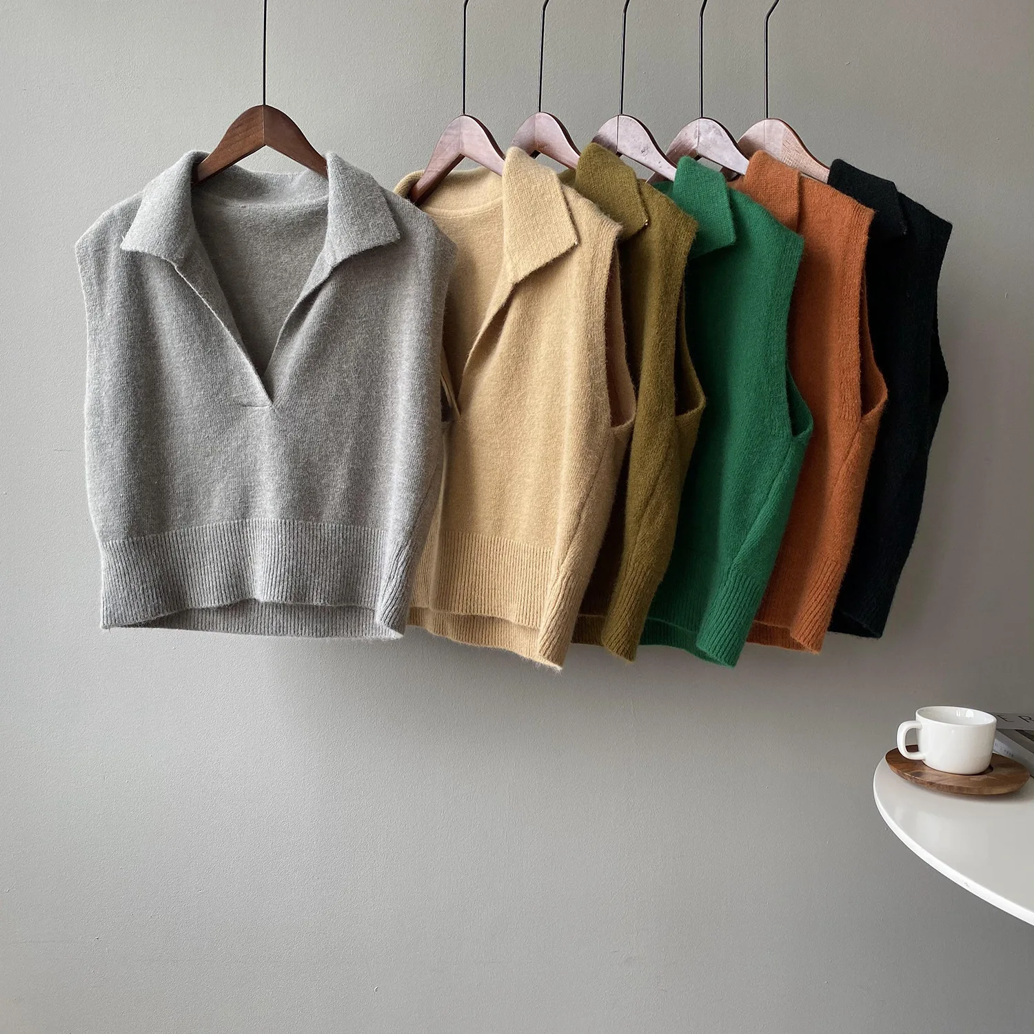 Casual Harajuku Kintting Vest Women Vintage Streetwear Korean Style V Neck Loose Chic Pullover Female Sweater Vest
Casual Harajuku Kintting Vest Women Vintage Streetwear Korean Style V Neck Loose Chic Pullover Female Sweater Vest
