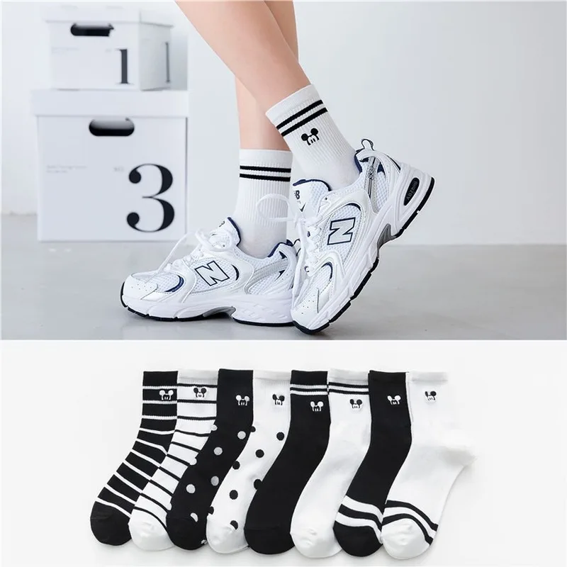 2021 new style high quality warm cotton socks black and white mouse cartoon polka dot socks, Harajuku striped plaid ladies socks
2021 new style high quality warm cotton socks black and white mouse cartoon polka dot socks, Harajuku striped plaid ladies socks