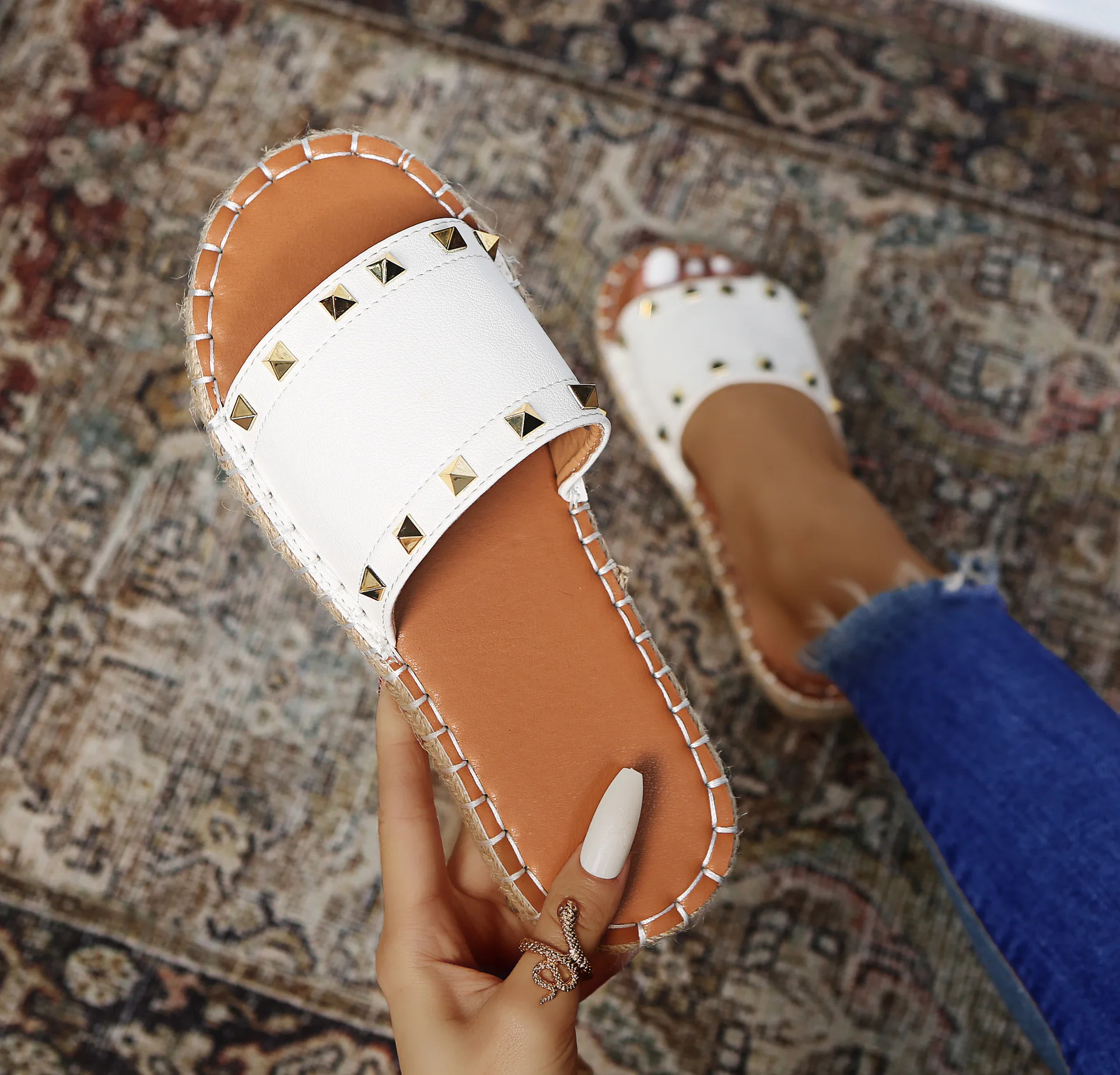 beach women's slippers for spring/summer 2021 new rivet color diamond flat-bottomed sandals/slippers women outside
beach women's slippers for spring/summer 2021 new rivet color diamond flat-bottomed sandals/slippers women outside