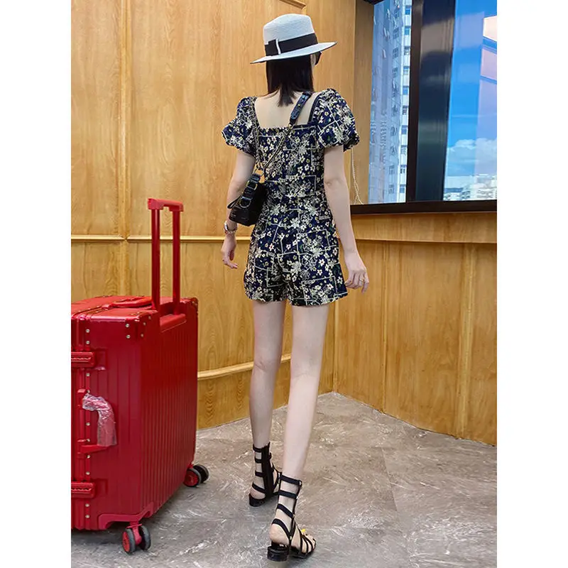 European and American style casual overalls women's fashion 2021 summer new fashion net red wide leg shorts women's wear
European and American style casual overalls women's fashion 2021 summer new fashion net red wide leg shorts women's wear