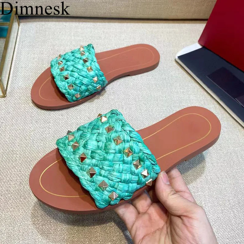 2021 Flat Rattan Grass Woven Slippers Women Rivet Decor Sweety Color Sandals Female Summer Comfort Vacation Shoes For Ladies 
2021 Flat Rattan Grass Woven Slippers Women Rivet Decor Sweety Color Sandals Female Summer Comfort Vacation Shoes For Ladies