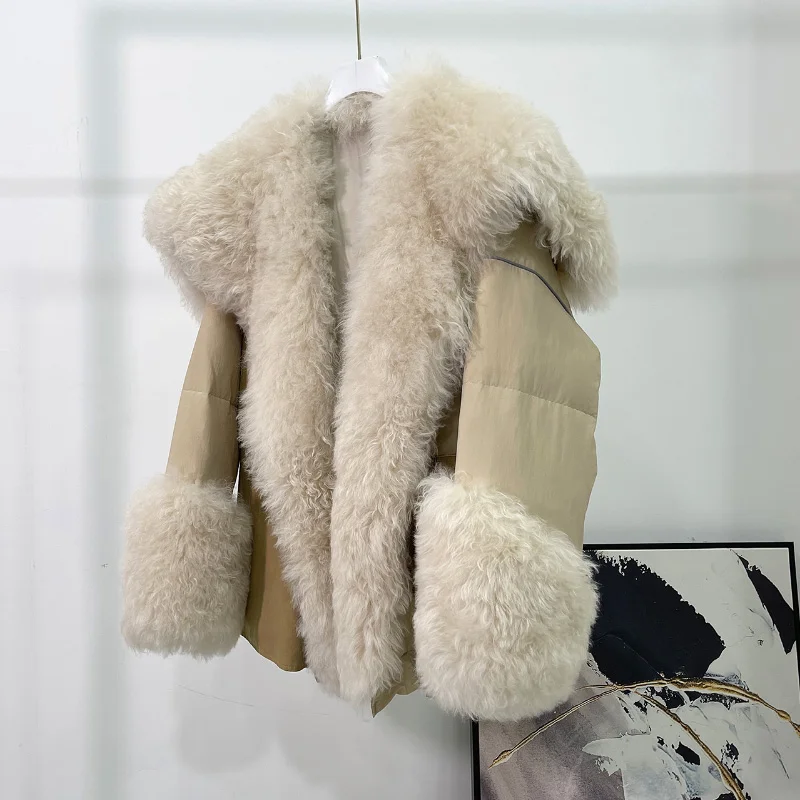 Пуховик женский из овечьей шерсти с большим меховым воротником | Женская одежда