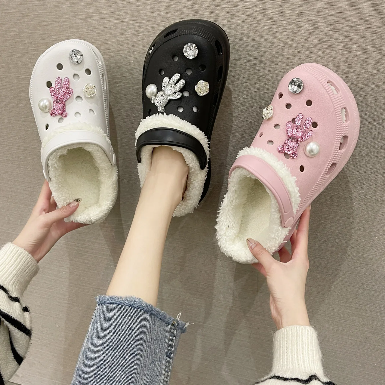 Ladies Home Furnishing Rhinestone Pearl Cotton Tow Sandals Winter Warm Two Wear Women's Shoes Lightweight Non-slip Flip Flops
Ladies Home Furnishing Rhinestone Pearl Cotton Tow Sandals Winter Warm Two Wear Women's Shoes Lightweight Non-slip Flip Flops