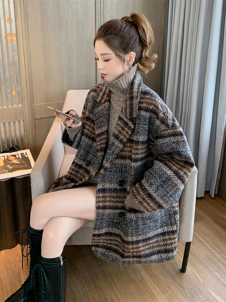 Suit coat women autumn winter new Korean style versatile Plaid tweed medium length thick woolen coat woman
Suit coat women autumn winter new Korean style versatile Plaid tweed medium length thick woolen coat woman