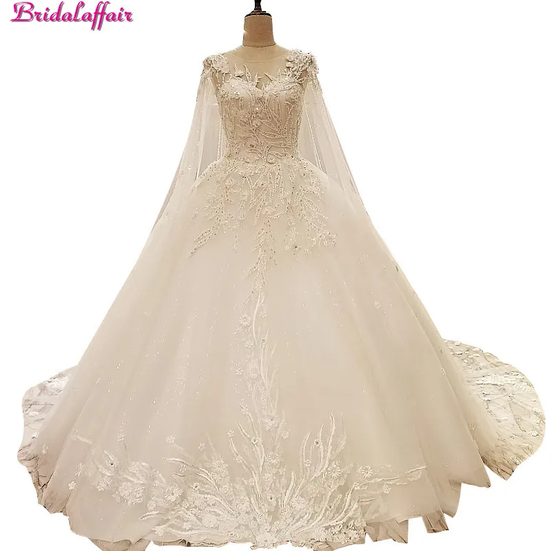 Real Image Luxury Wedding Dresses 2019 Vsetido De Novia With Shawl Cape Crystals Lace Beading Appliques Royal Train Bridal Gowns
Real Image Luxury Wedding Dresses 2019 Vsetido De Novia With Shawl Cape Crystals Lace Beading Appliques Royal Train Bridal Gowns