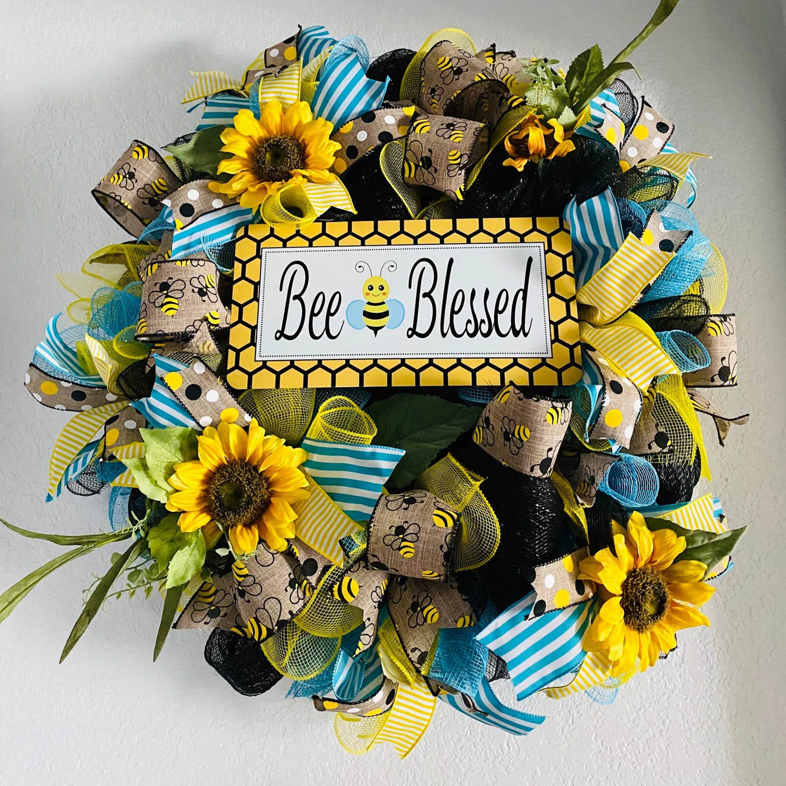 Simulation Leaf Bee SunflowerWreath Artificial Garland Hanging Pendants Wedding Household Wreath Accessories osterdekoration w2 
Simulation Leaf Bee SunflowerWreath Artificial Garland Hanging Pendants Wedding Household Wreath Accessories osterdekoration w2