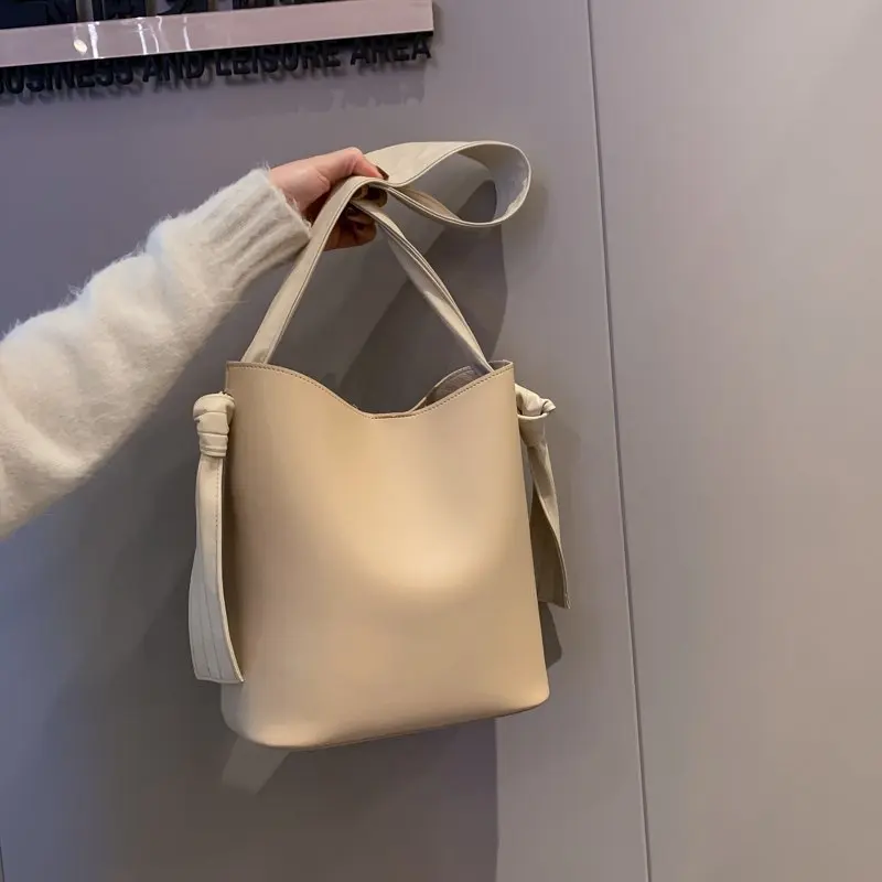 OLSITTI New Large Capacity Fashion Shoulder Bags for Women 2020 High Quality Solid Color Casual Handbags Ladies Bucket Bag
OLSITTI New Large Capacity Fashion Shoulder Bags for Women 2020 High Quality Solid Color Casual Handbags Ladies Bucket Bag