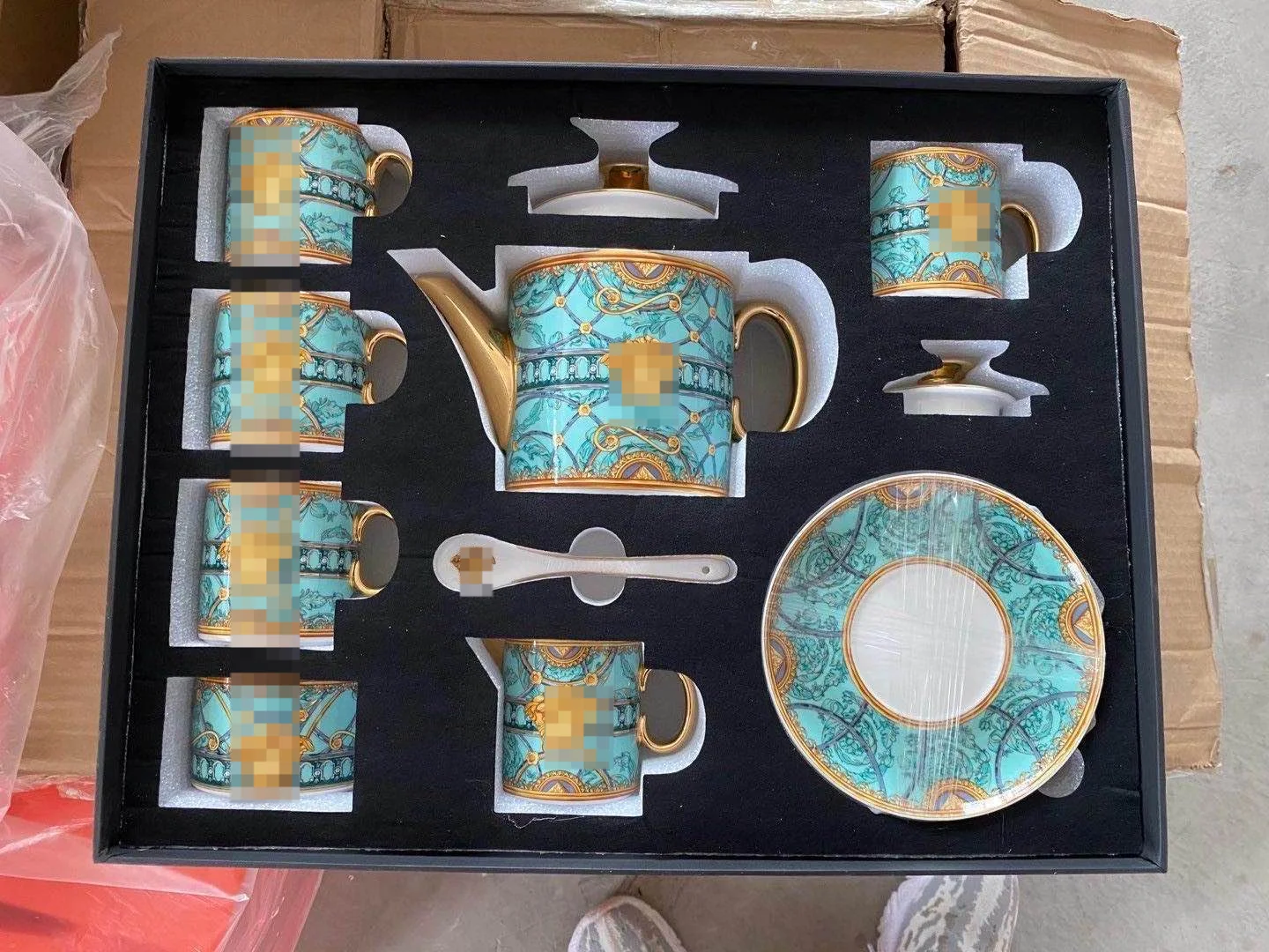 European enamel, Chinese porcelain table set, Western ceramic tableware set, 58 heads
European enamel, Chinese porcelain table set, Western ceramic tableware set, 58 heads